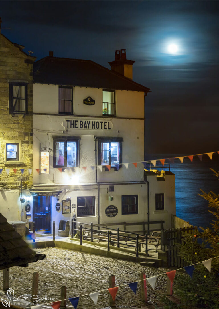 Bay Hotel Super Moonrise